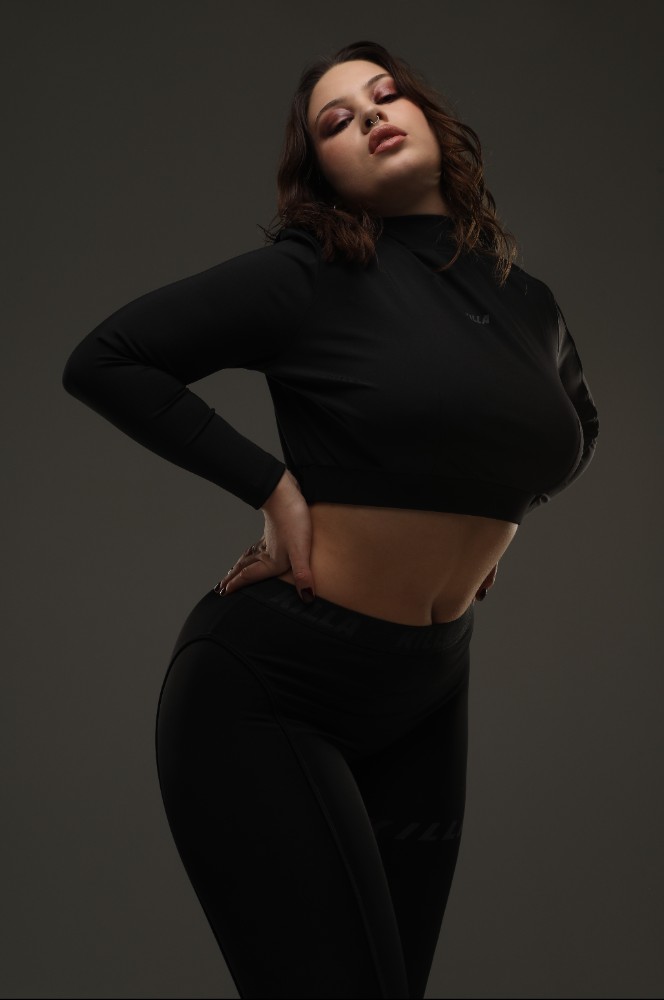 LIT SUIT / 2 piece costume[Page Imagehttps://www.the-killa.com/en/shop/s-topic-s-thongs]