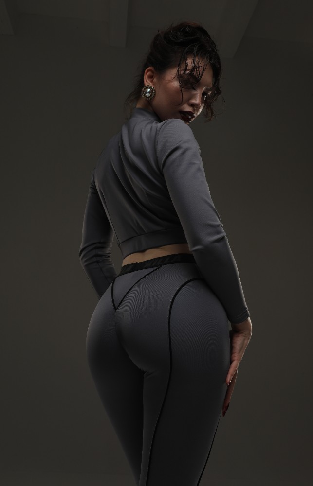 Women sport 2 piece suit by THE-KILLA
